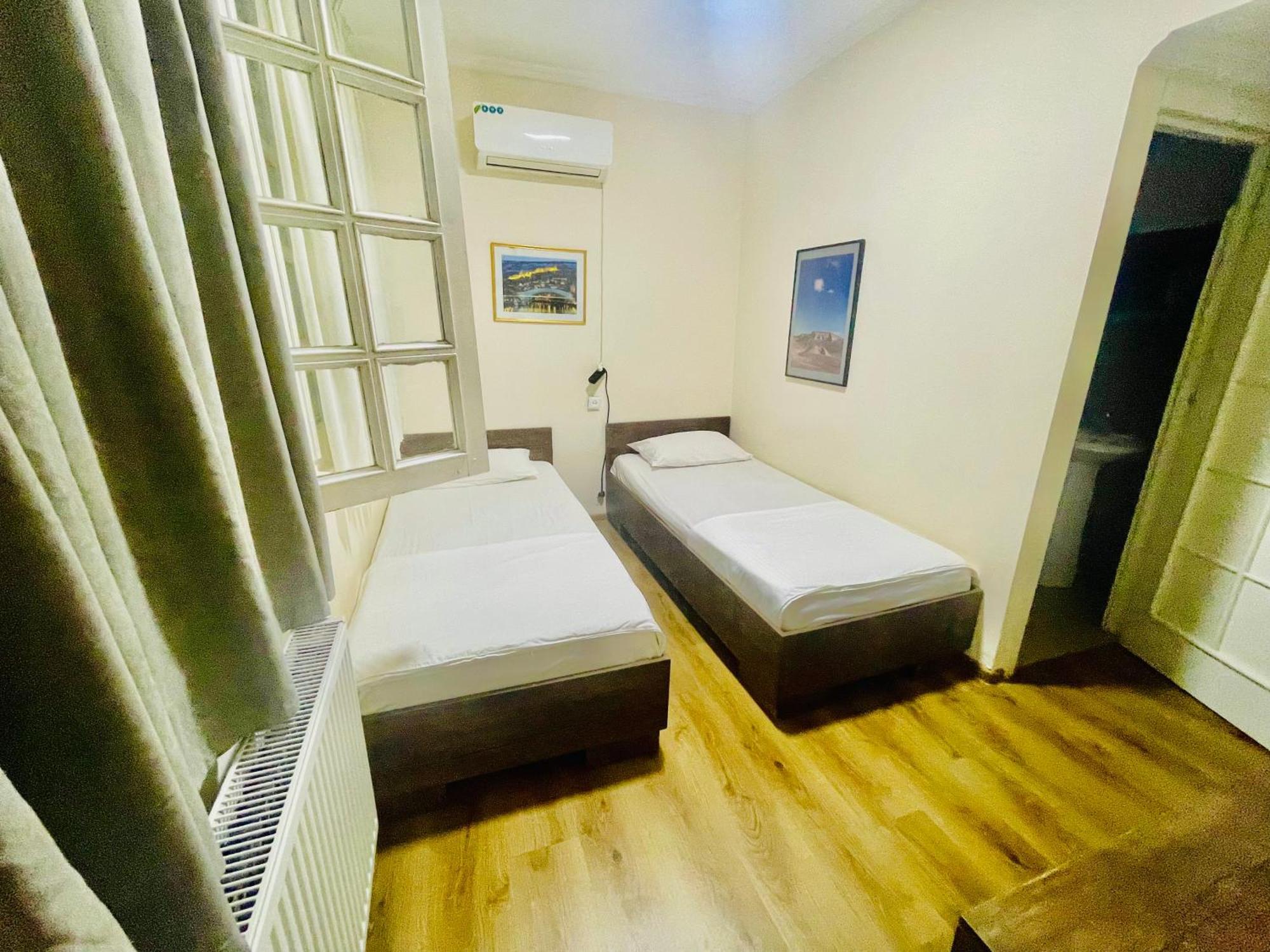 Hotel Klarastan Bon Voyage Tbilisi Exterior photo